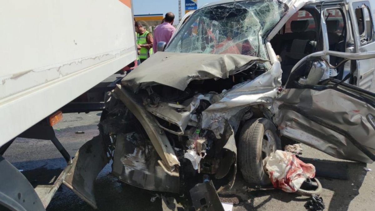 Van'da araç hurdaya döndü, 1 kişi hayatını kaybetti