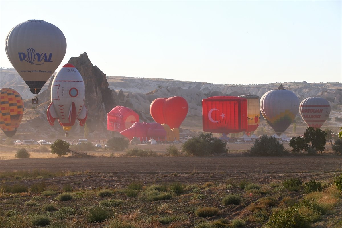 Nevşehir de ay yıldız desenli balon havalandı #9