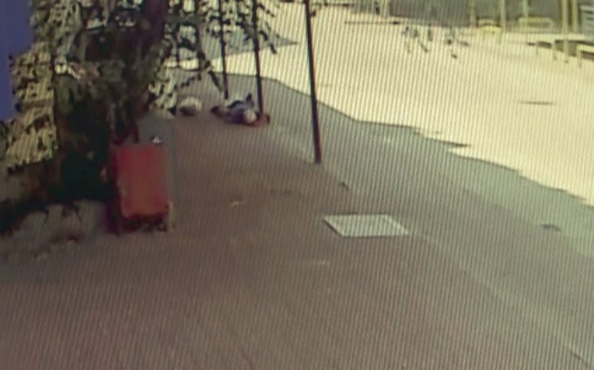 Antalya da alışverişten dönerken yere yığılan adam hayatını kaybetii #6