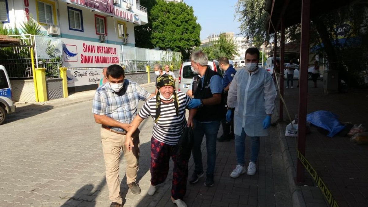 Antalya da alışverişten dönerken yere yığılan adam hayatını kaybetii #9