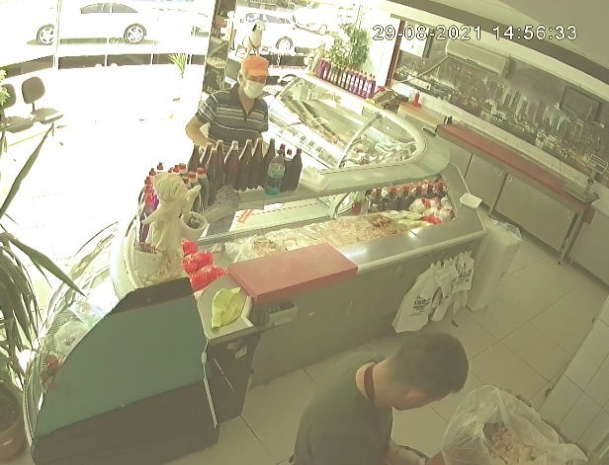 Antalya da alışverişten dönerken yere yığılan adam hayatını kaybetii #12