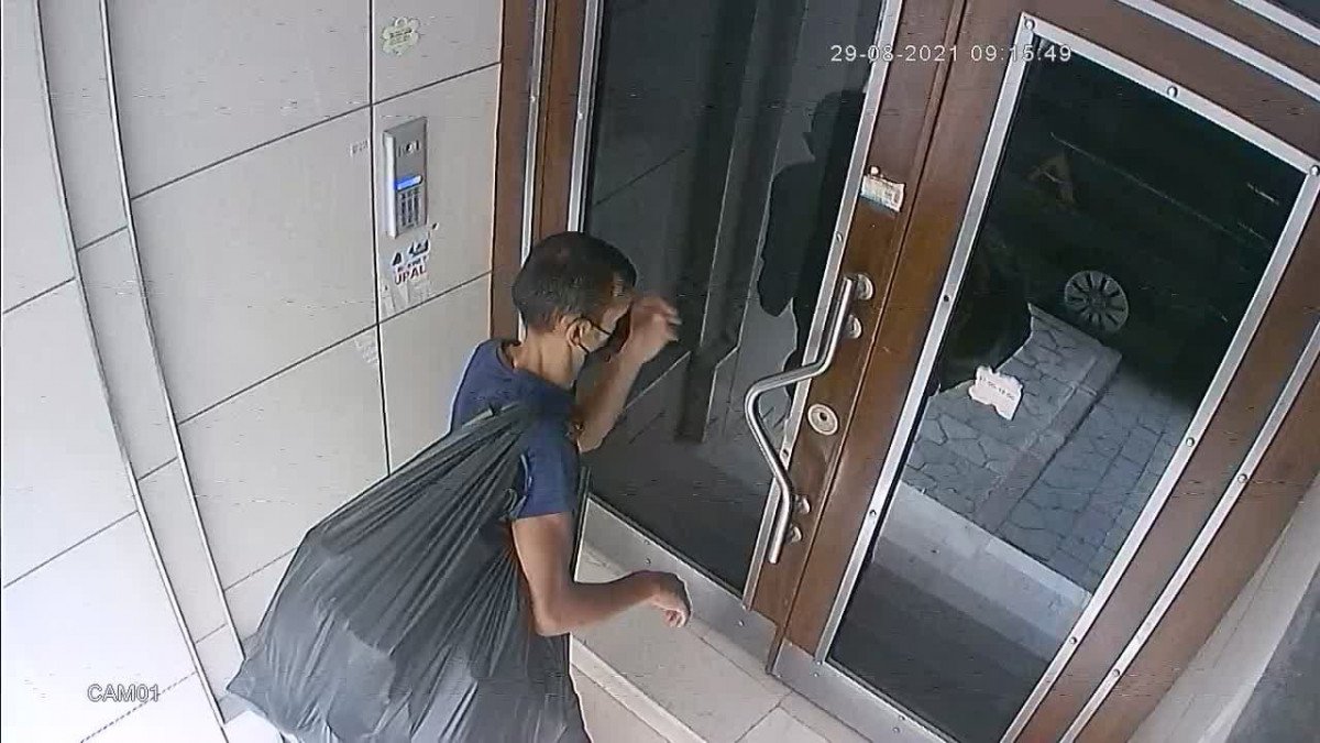 Sultangazi’de, apartmana giren hırsız ayakkabıları topladı #2