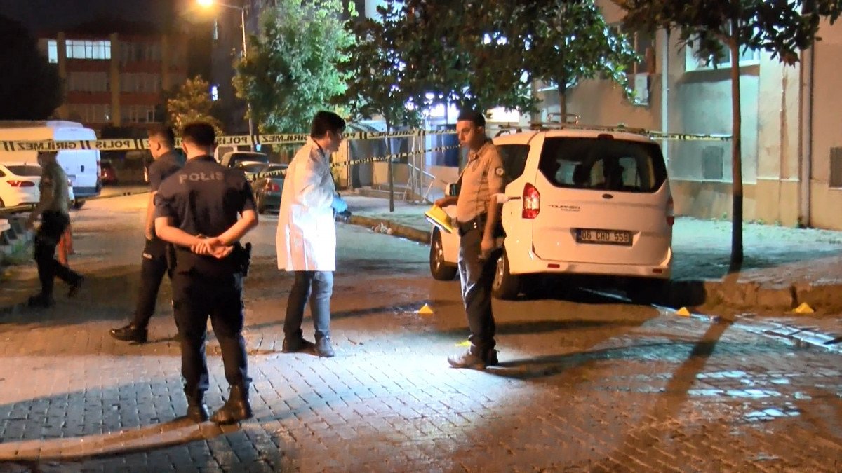 Güngören’de, parkta kurşun yağmuruna tutulan şahıs yaralandı #3