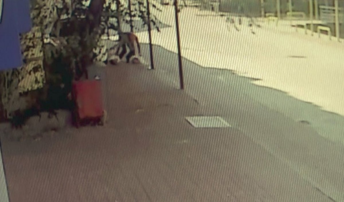 Antalya da alışverişten dönerken yere yığılan adam hayatını kaybetii #5