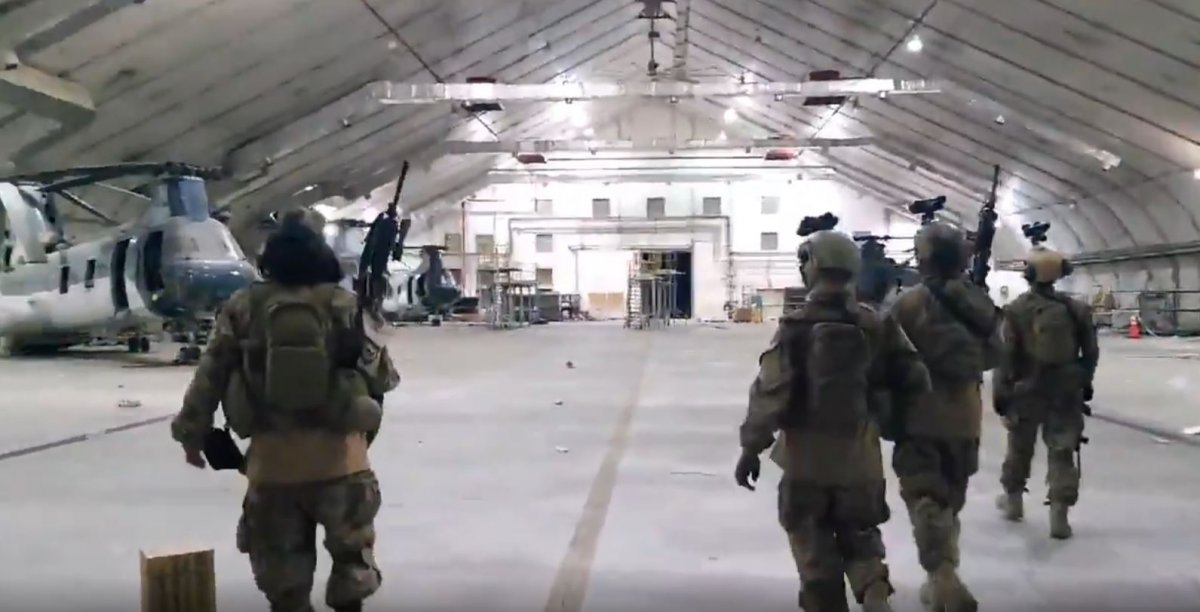 Taliban, ABD nin kullandığı hangara girdi #2