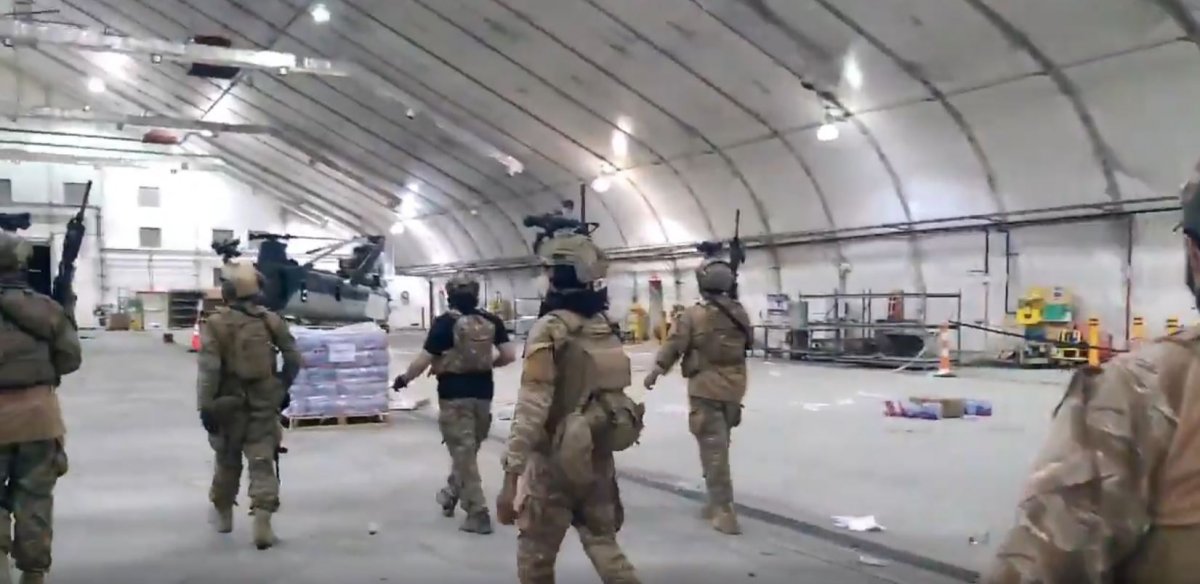 Taliban, ABD nin kullandığı hangara girdi #4