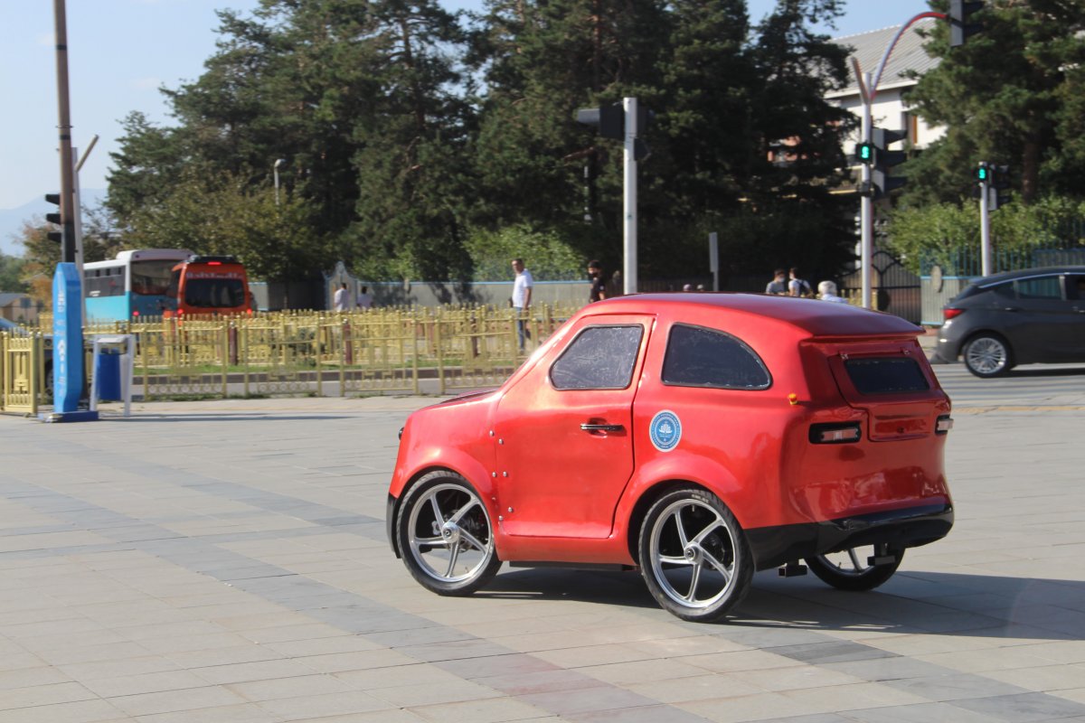 Erzurum da imam hatipli öğrenciler, Tesla ya rakip elektrikli araç üretti #5