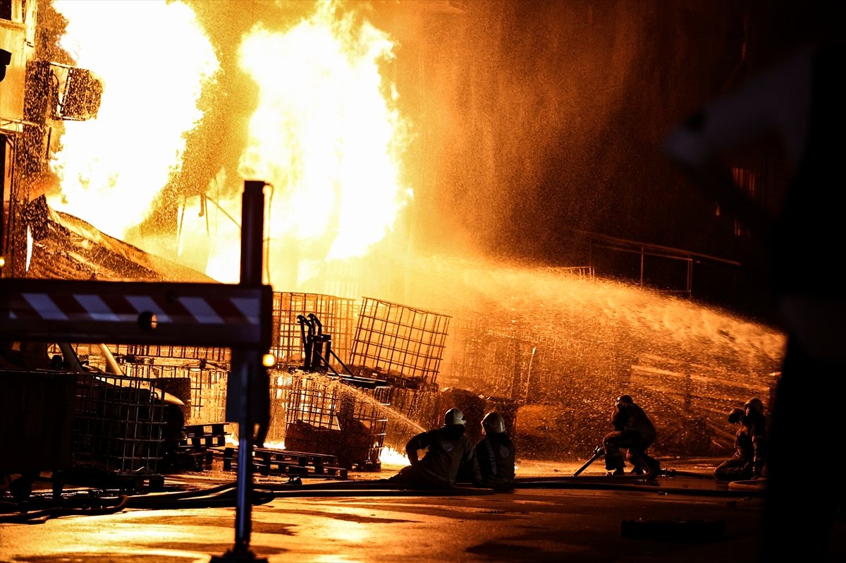 İstanbul, İkitelli Çevre Sanayi Sitesi nde yangın çıktı #3