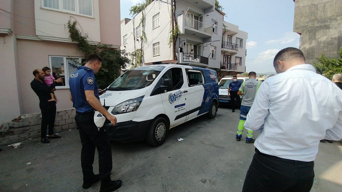 Bursa’da akıl hastanesinden kaçıp çakarlı araç çaldı #6
