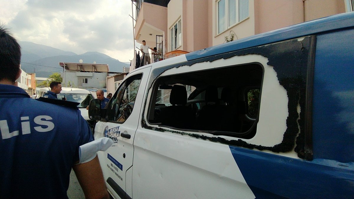 Bursa’da akıl hastanesinden kaçıp çakarlı araç çaldı #3