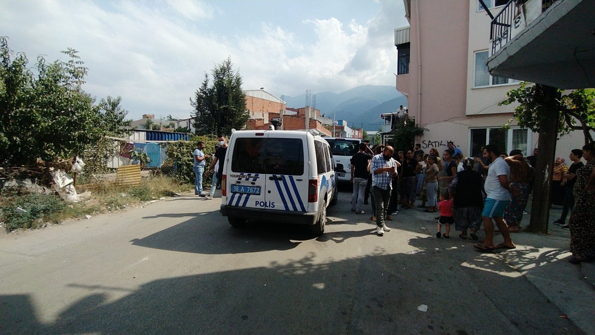 Bursa’da akıl hastanesinden kaçıp çakarlı araç çaldı #2
