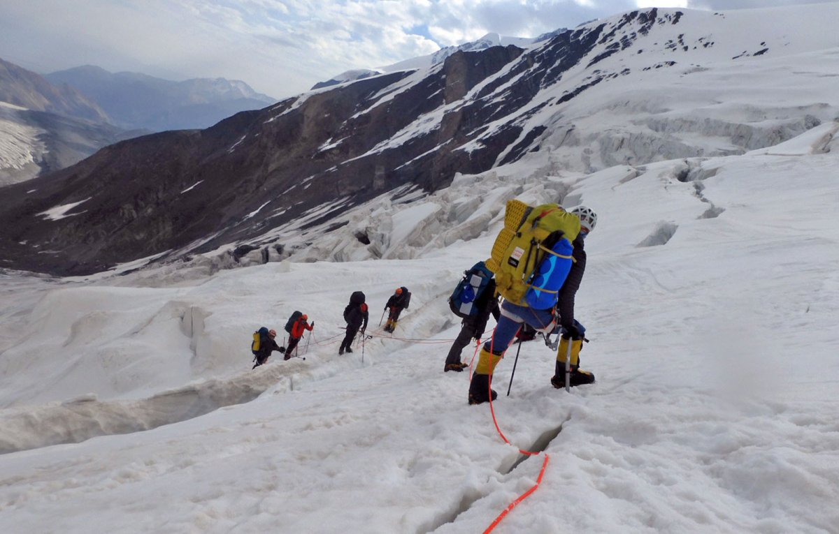  İHH ekipleri İbni Sina Zirvesi ne çıktı #4