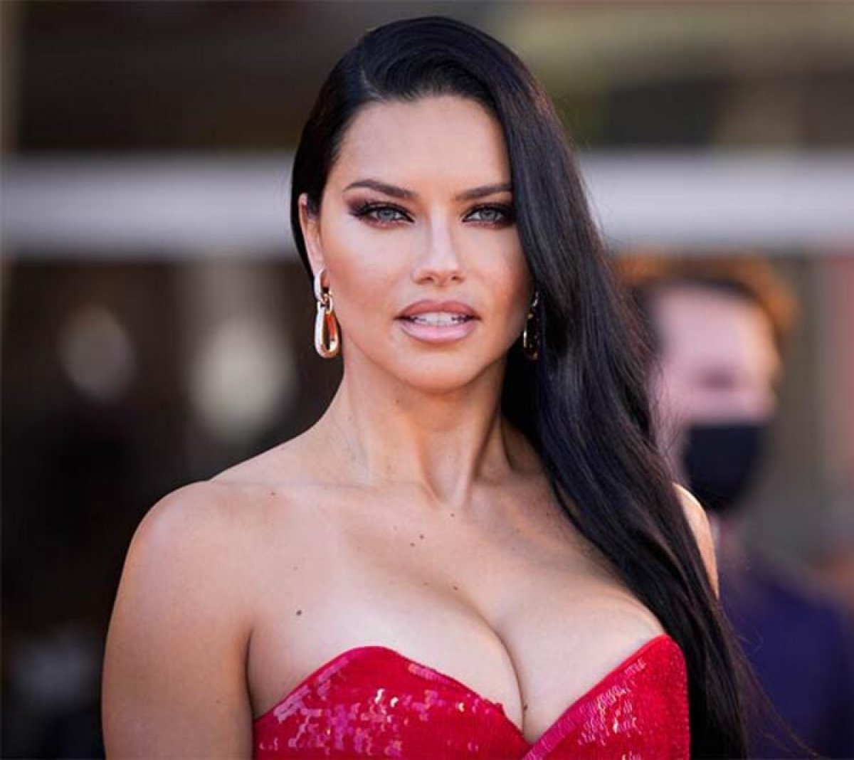 Adriana Lima, Venedik Film Festivali ne yeni sevgilisiyle katıldı #1