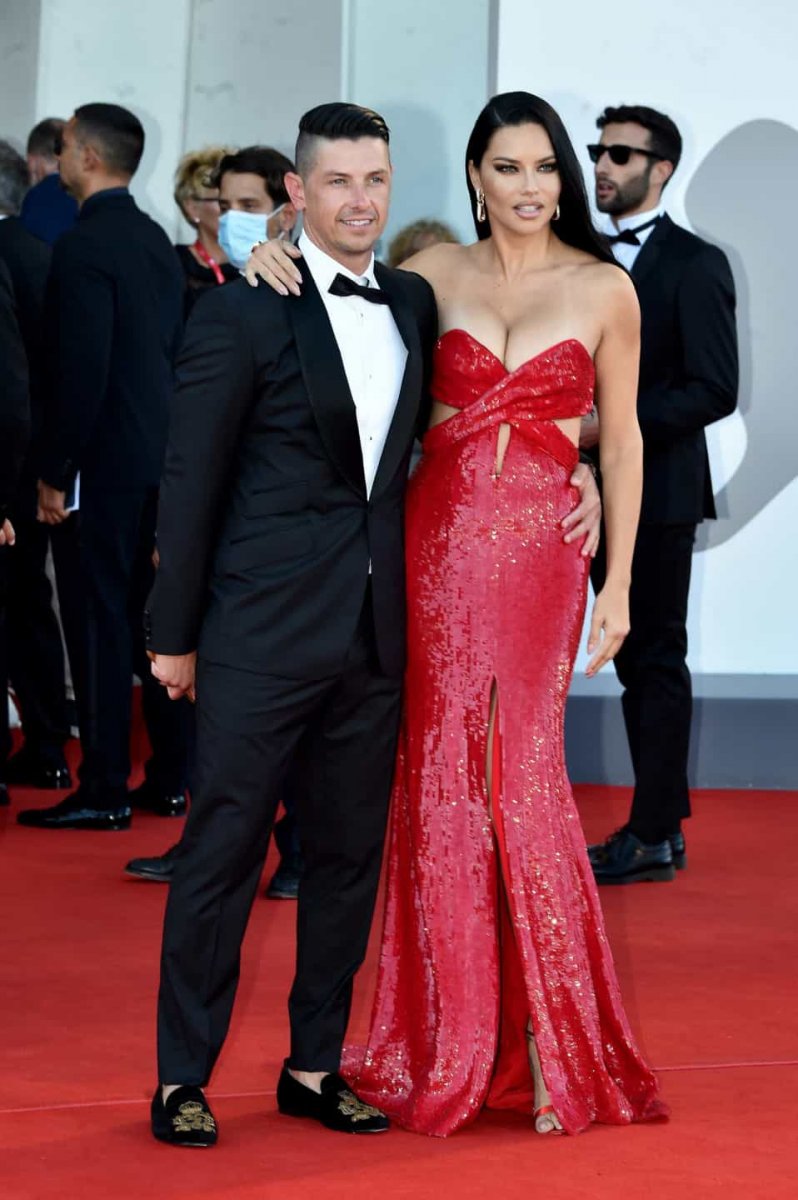 Adriana Lima, Venedik Film Festivali ne yeni sevgilisiyle katıldı #3