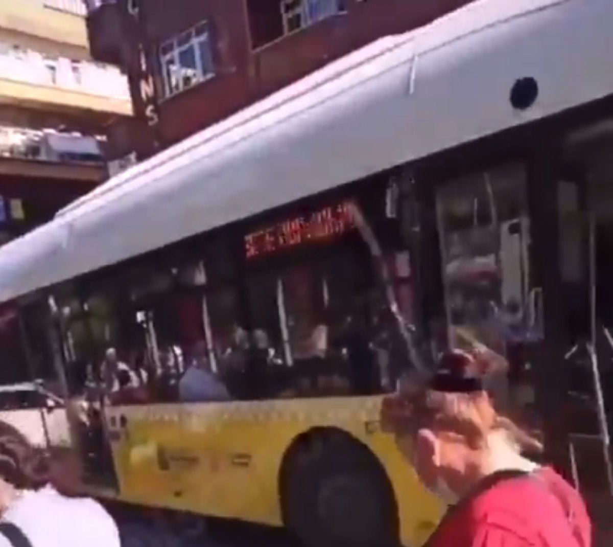 İstanbul da İETT araçlarındaki arızalar mağduriyet oluşturmaya devam ediyor #1