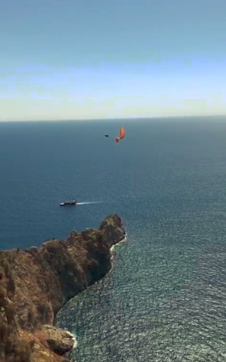 Antalya da yamaç paraşütü yaparken kayalığa düşen kişi kurtarıldı #3