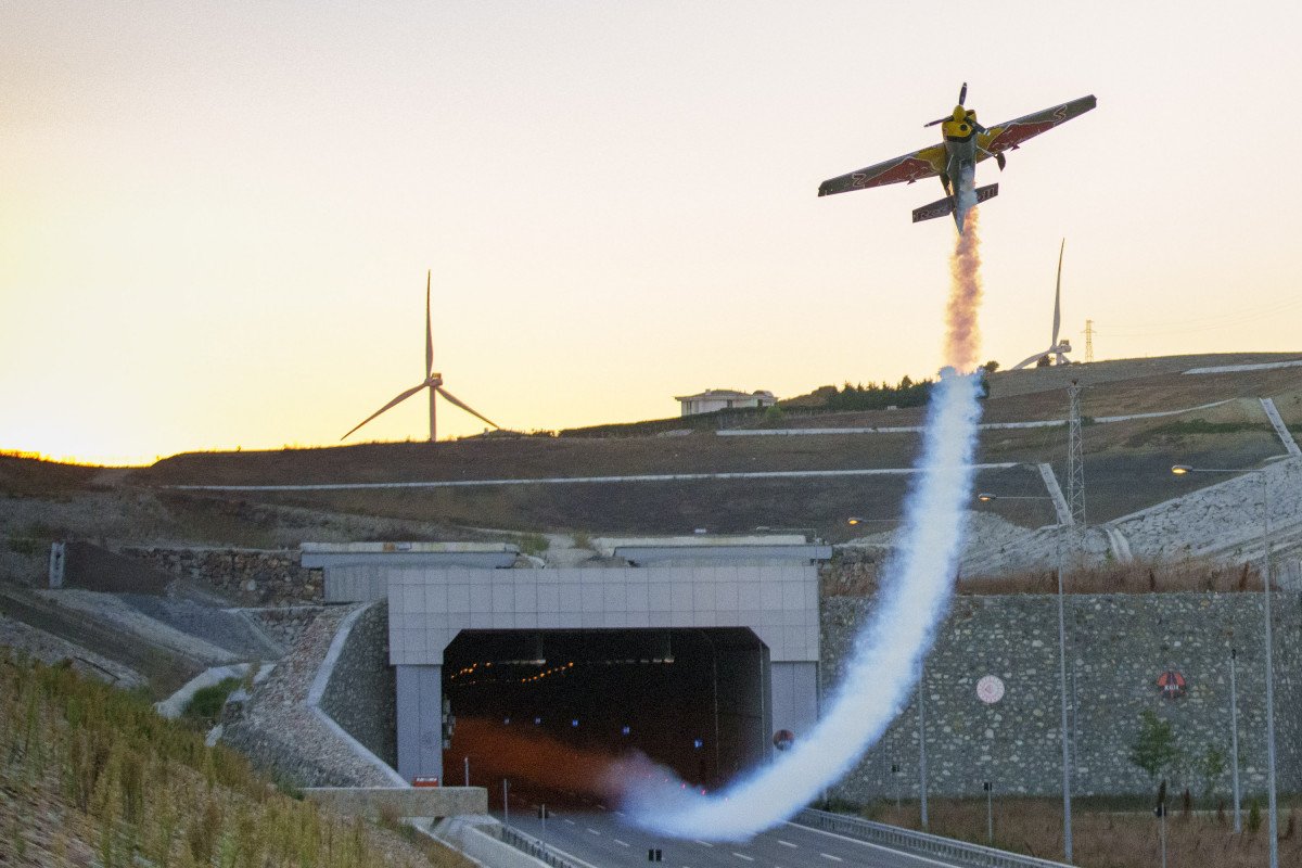 Dario Costa, İstanbul’daki tünellerden uçakla geçti, rekor kırdı  #3