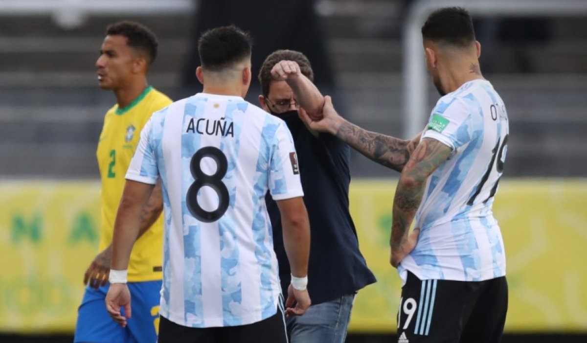 Brezilya maçında Arjantinli futbolcular, sahayı terk etti #1