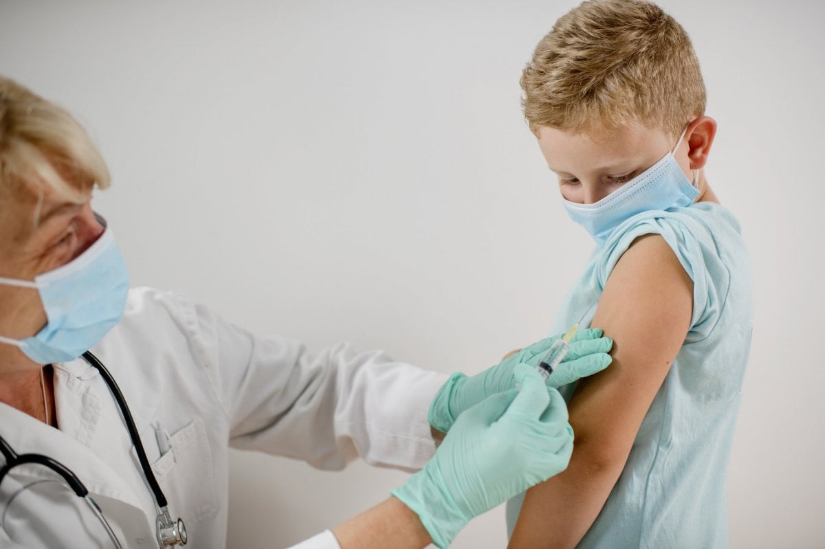 Şili de koronavirüs aşı yaşı 6 ya düştü #1