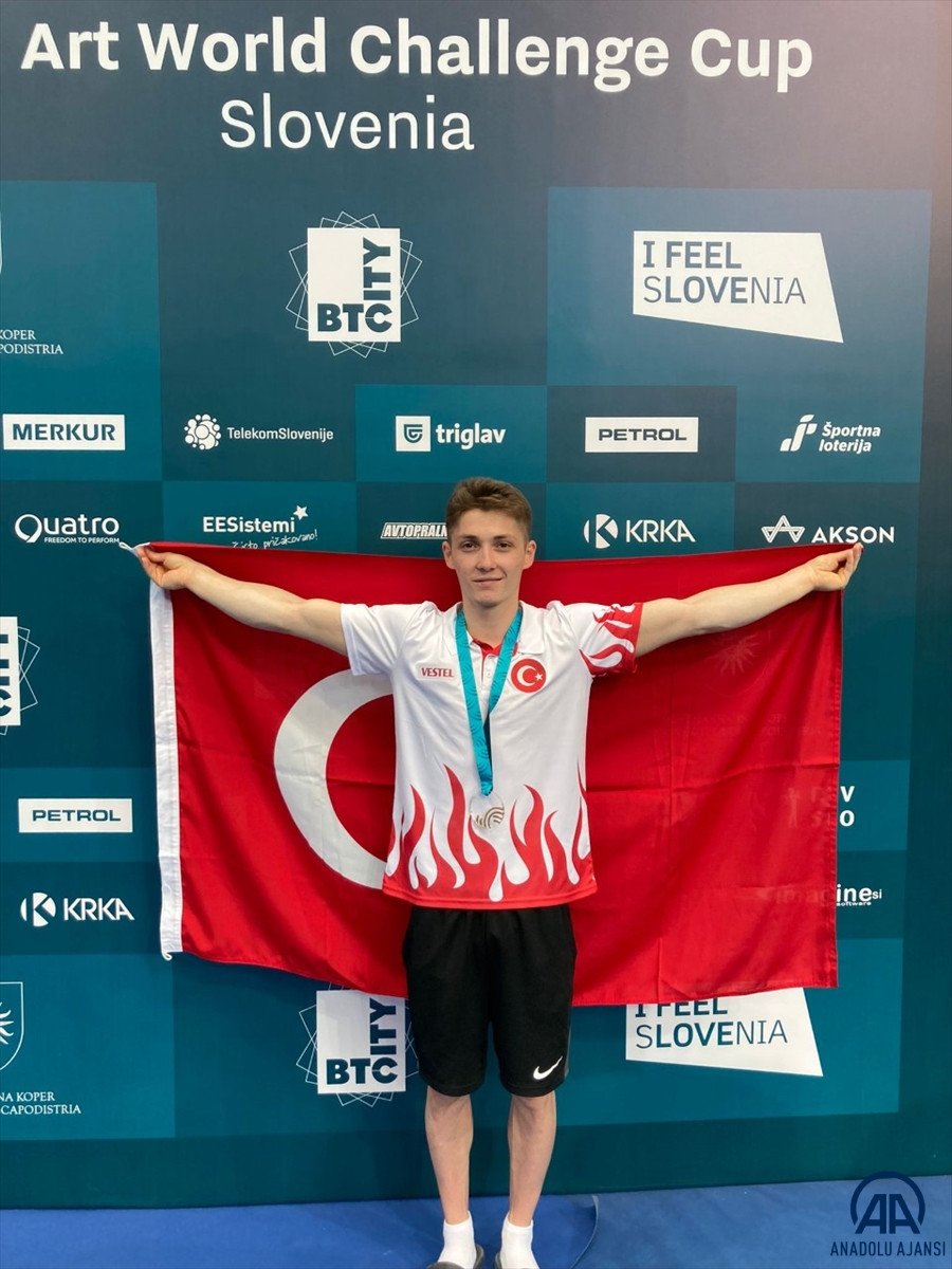 Milli cimnastikçi Sercan Demir den Slovenya da altın madalya #1