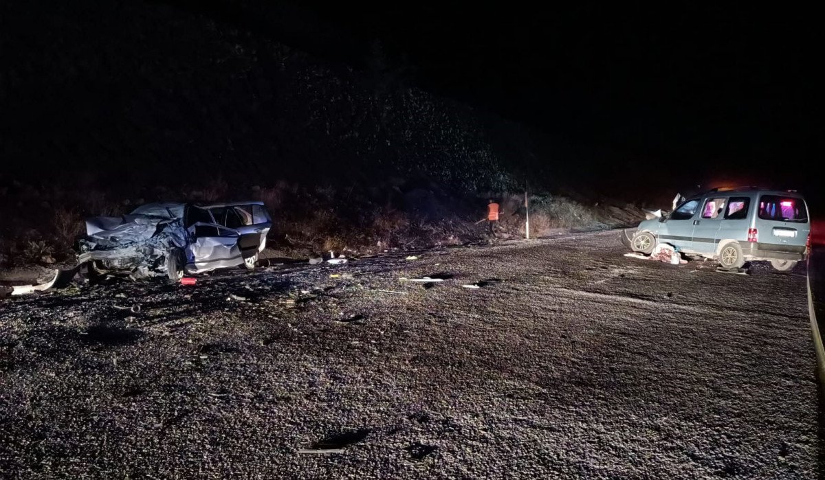Sivas ta kaza: 2 ölü 3 yaralı #3