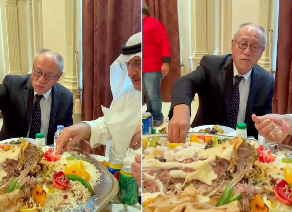 Japon Büyükelçi Fumio, Suudi Arabistan da eliyle pilav yedi #2