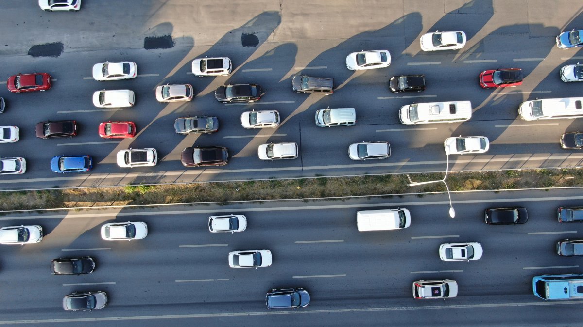 İstanbul un trafik çilesi: İBB ye önlem çağrısı yapıldı #2