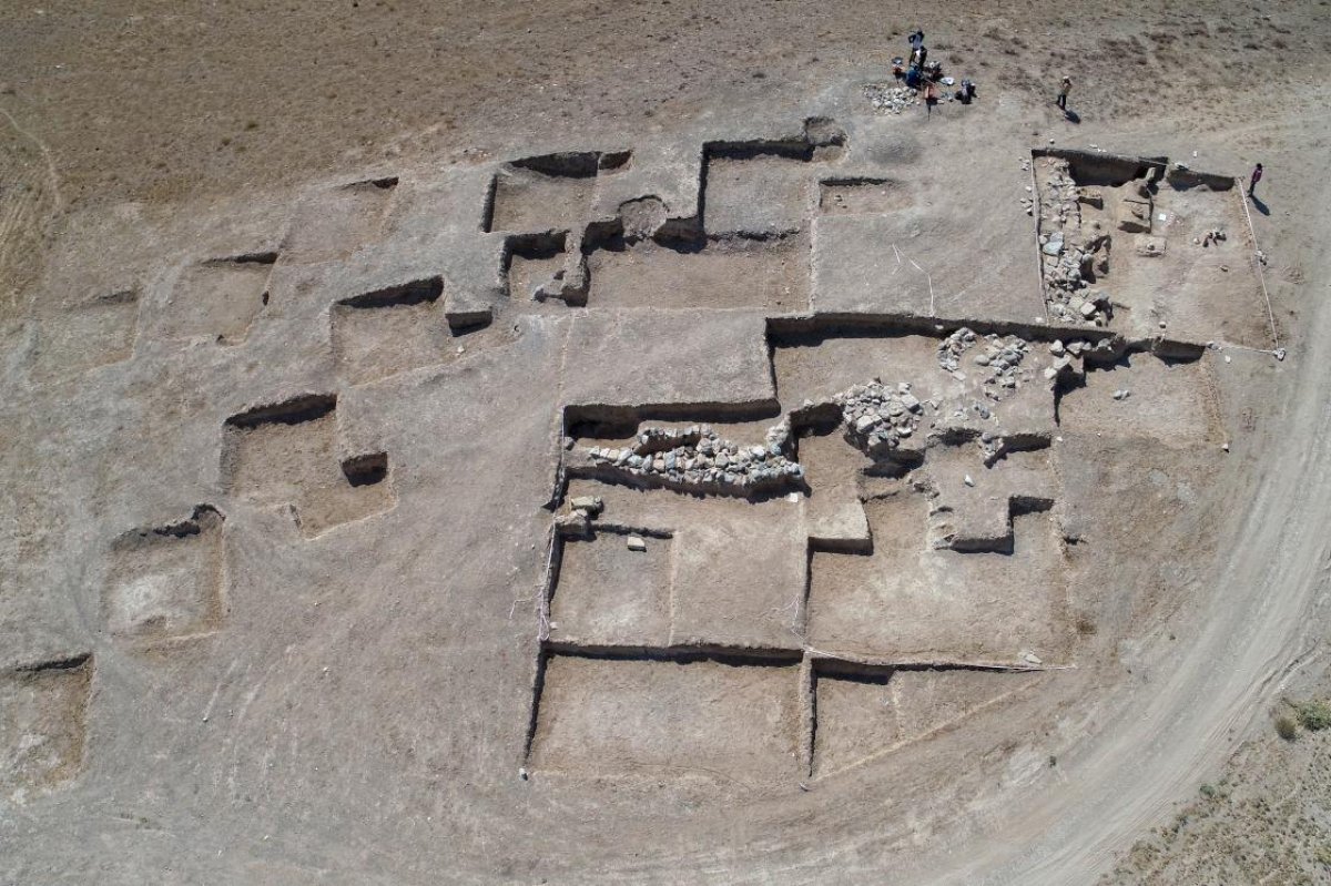 Van da Urartular döneminde yaşamış bir kadın yöneticinin mezarı bulundu #3