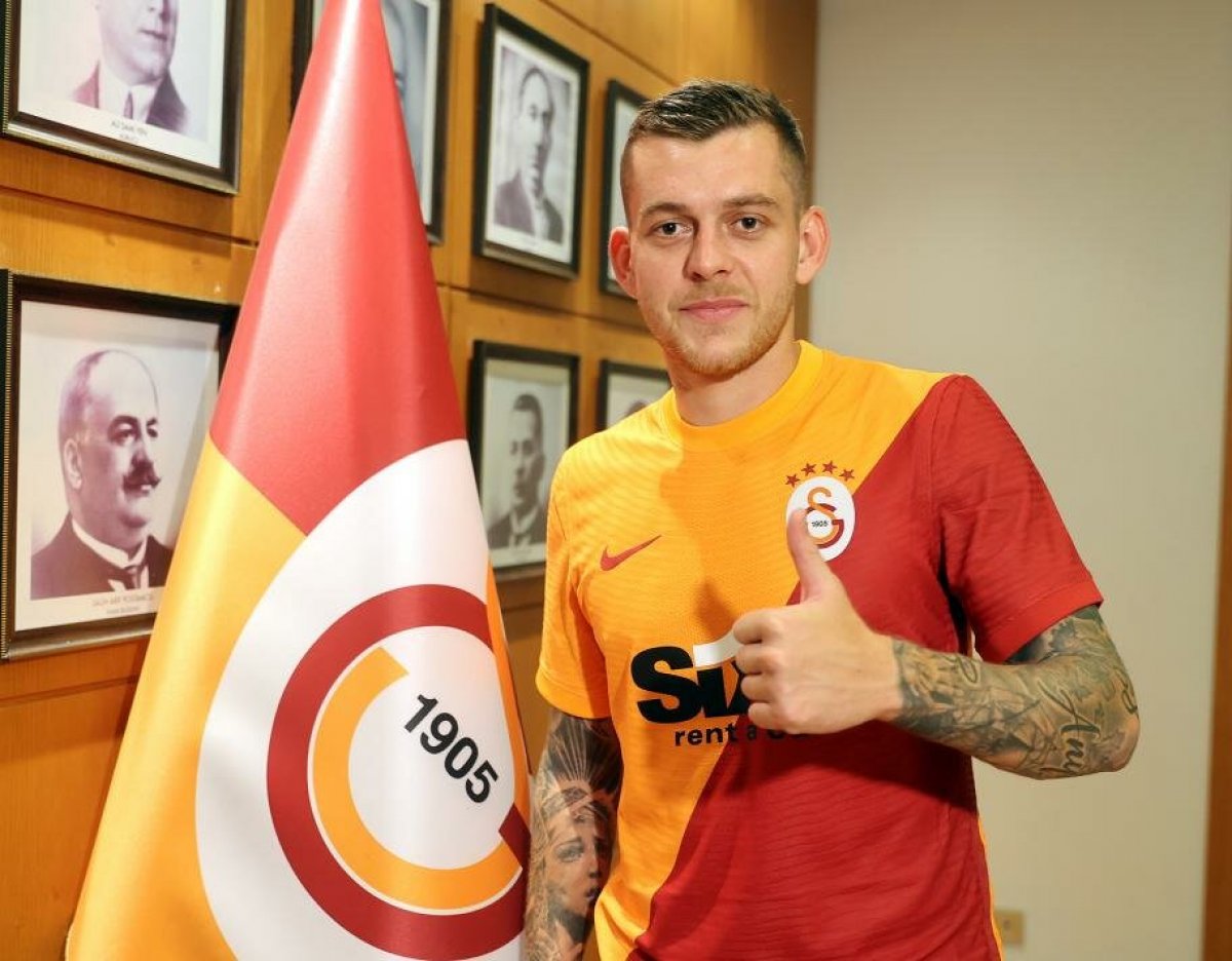 Galatasaray ın yeni transferlerinin yaş ortalaması 22.6 #1