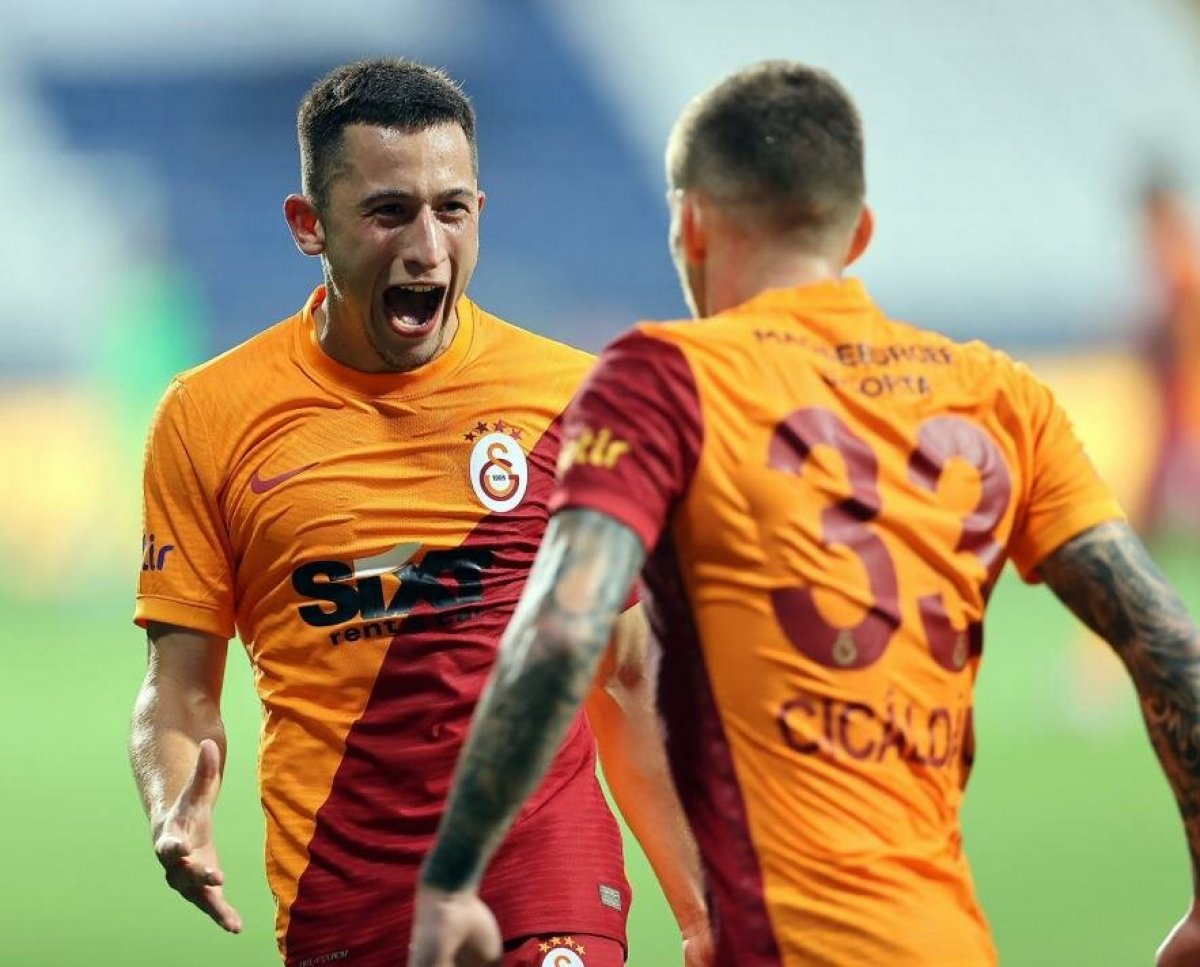 Galatasaray ın yeni transferlerinin yaş ortalaması 22.6 #3