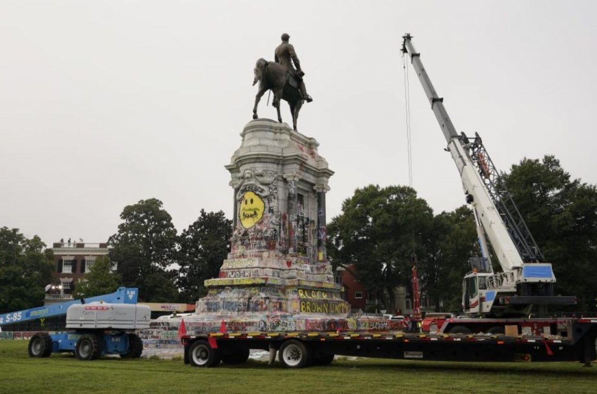 ABD’de Floyd protestolarında hedef alınan bir heykel daha kaldırıldı #2