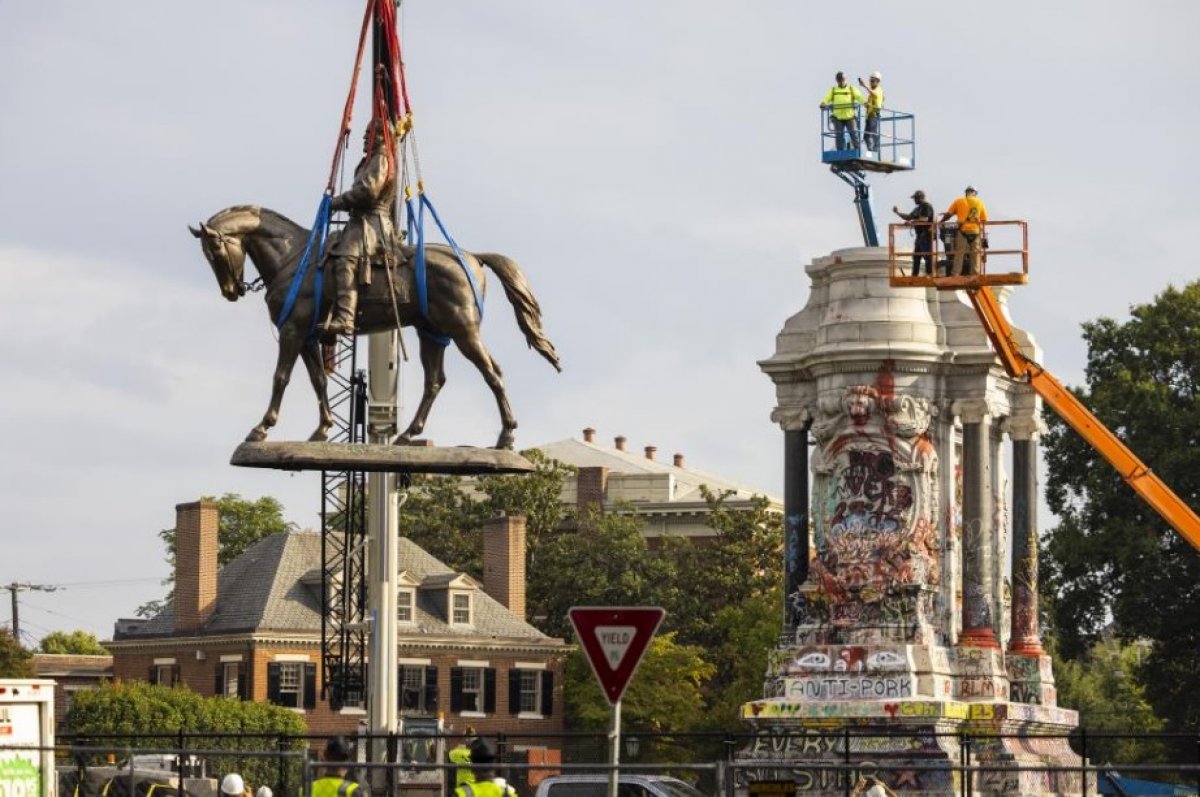 ABD’de Floyd protestolarında hedef alınan bir heykel daha kaldırıldı #3