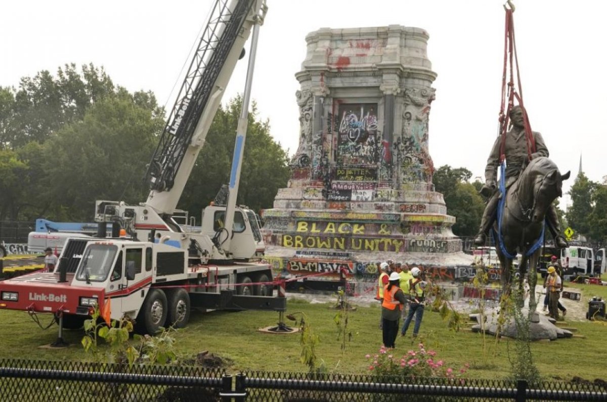 ABD’de Floyd protestolarında hedef alınan bir heykel daha kaldırıldı #5