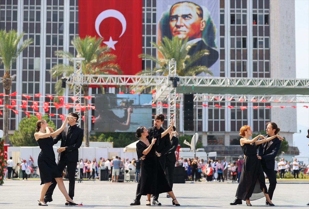 İzmir’in düşman işgalinden kurtuluşuna vals ile kutlama #1