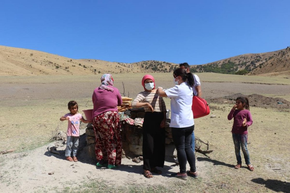 Bitlis te aşı timleri çadırlarda yaşayan göçerlere ulaştı  #2