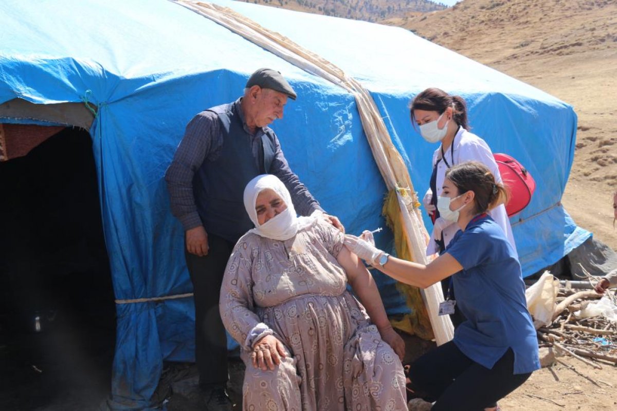 Bitlis te aşı timleri çadırlarda yaşayan göçerlere ulaştı  #3