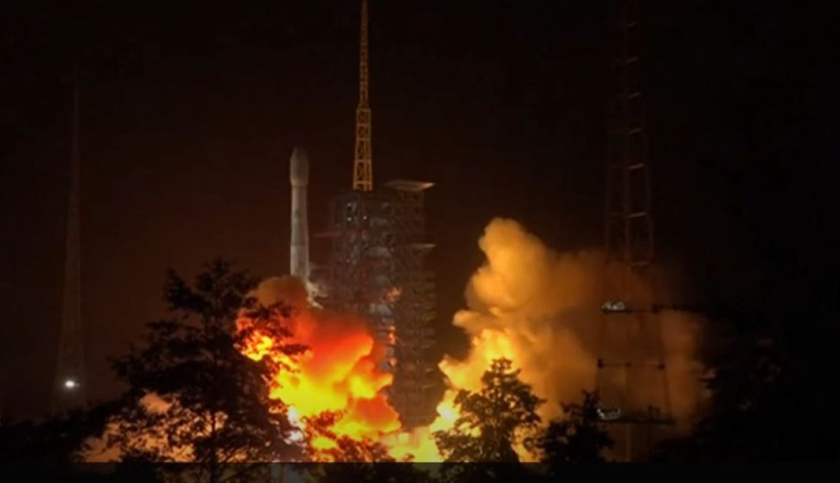 Çin, yeni iletişim uydusunu uzaya fırlattı #1