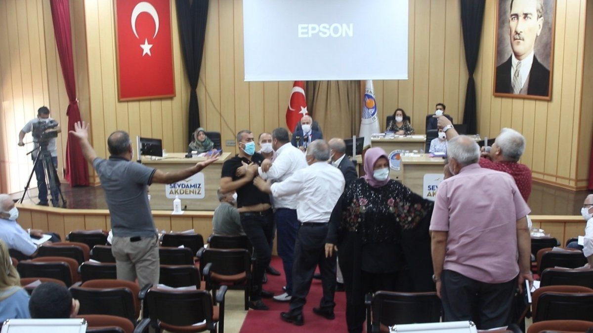 Mersin de belediye meclisinde  heval  gerginliği #4