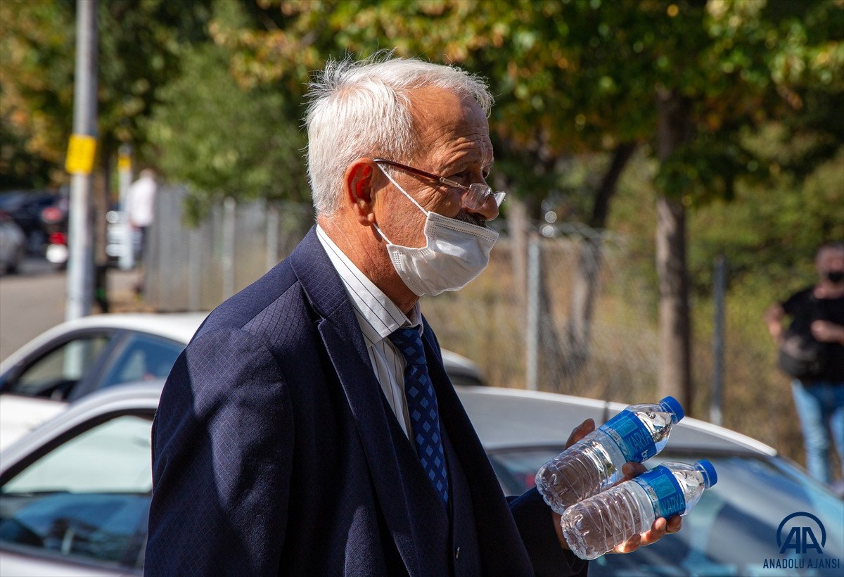 İstanbul da 50 yıldır kravatını çıkarmayan su satıcısı #3