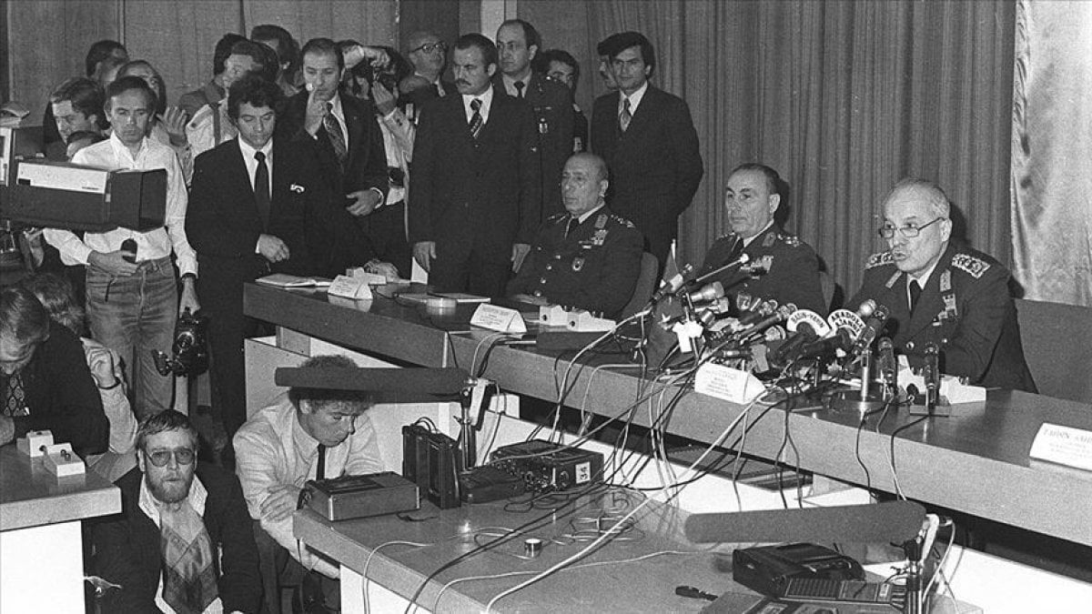 12 Eylül 1980 darbesi nedir, neler oldu? Demokrasinin kara lekesi... #5
