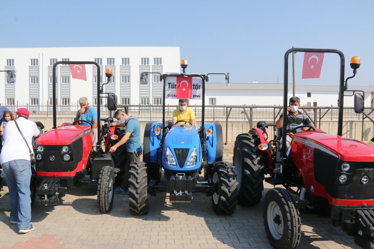 Manavgat taki 16 aileye yeni traktör verildi #1