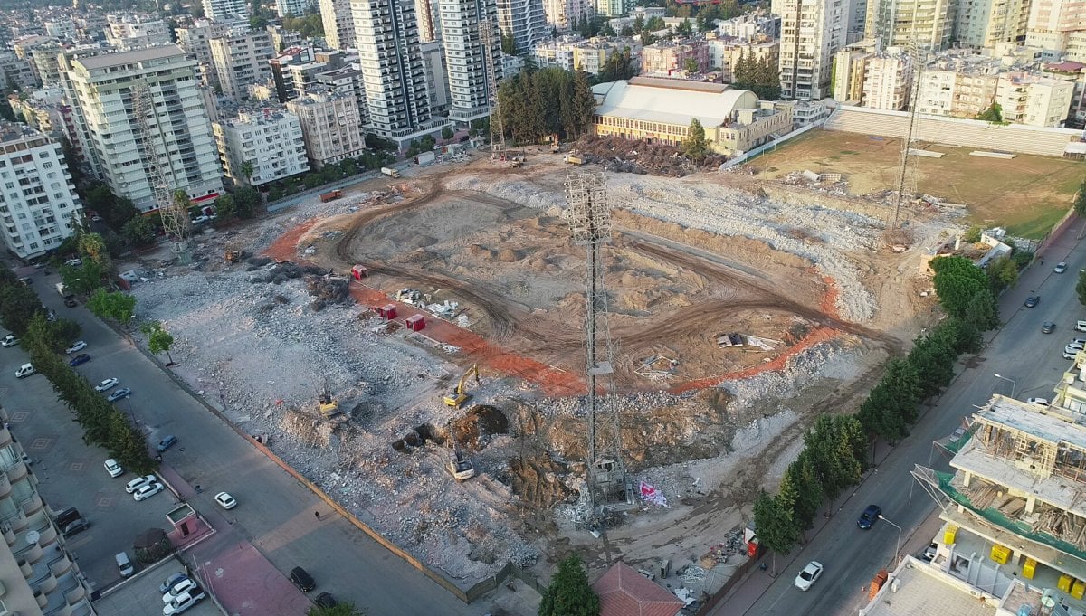 Adana 5 Ocak Fatih Terim Stadyumu yıkıldı #1
