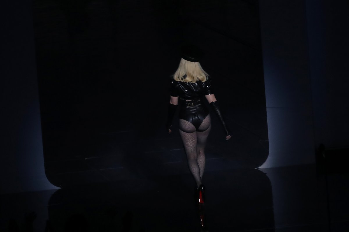Madonna, MTV Video Müzik Ödülleri after party ye duvaklı katıldı #8
