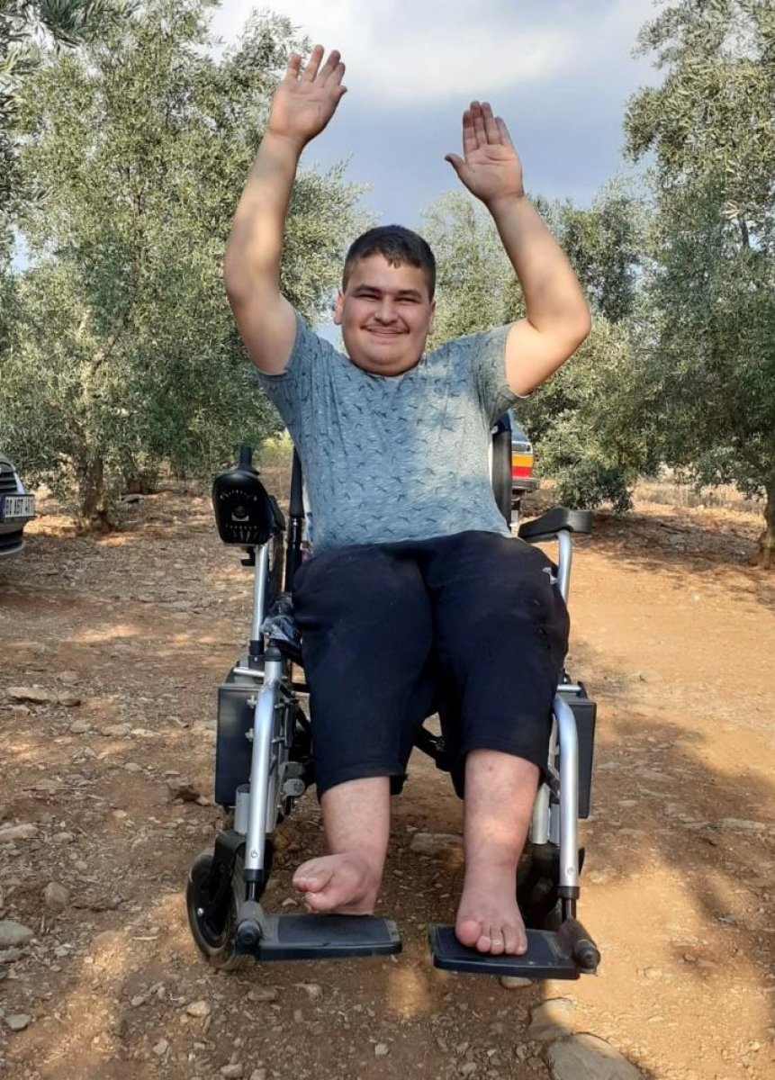 Osmaniye de yürüme engelli olan genç çocuk, yetkililerden yol istiyor  #3