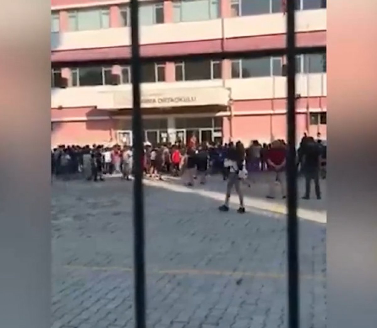 Antalya da öğrencilerini tehdit eden müdür yardımcısı açığa alındı  #1