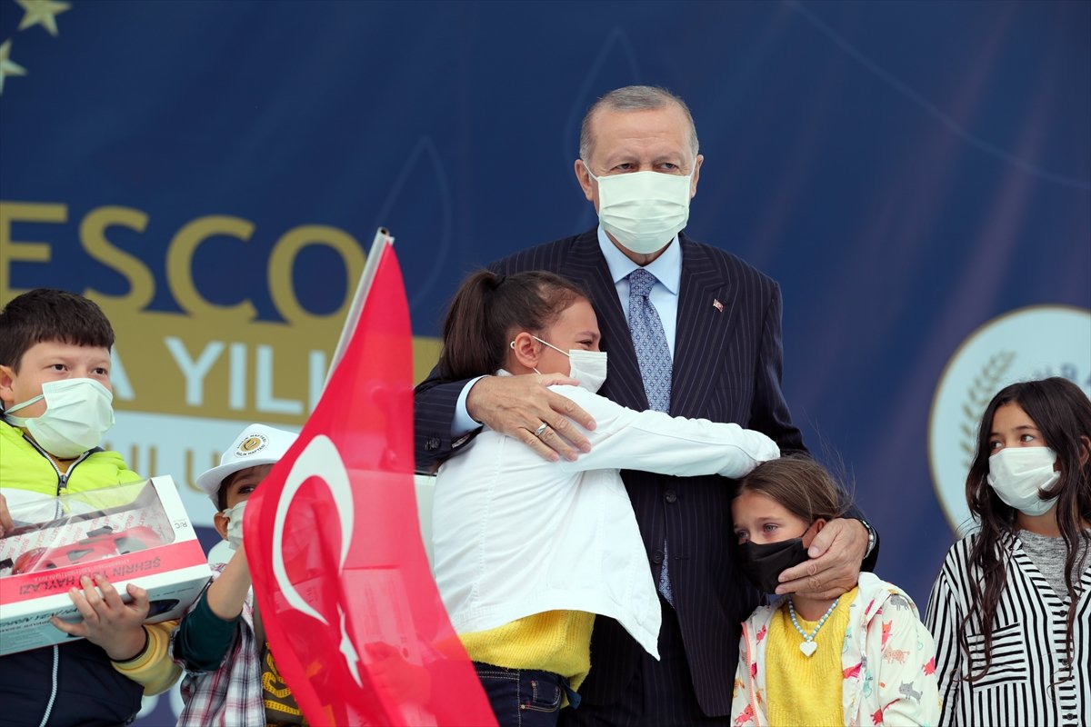 Kırşehir de Cumhurbaşkanı Erdoğan a çocuklardan yoğun ilgi #4