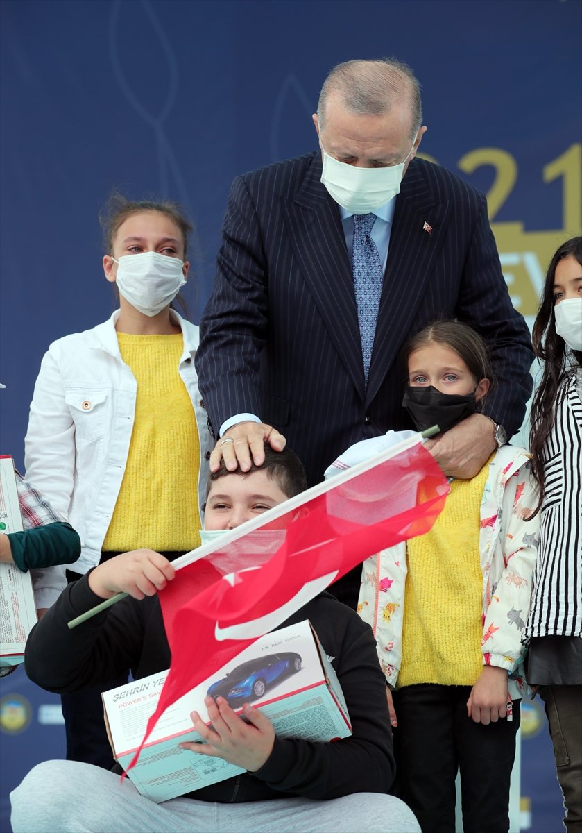 Kırşehir de Cumhurbaşkanı Erdoğan a çocuklardan yoğun ilgi #11