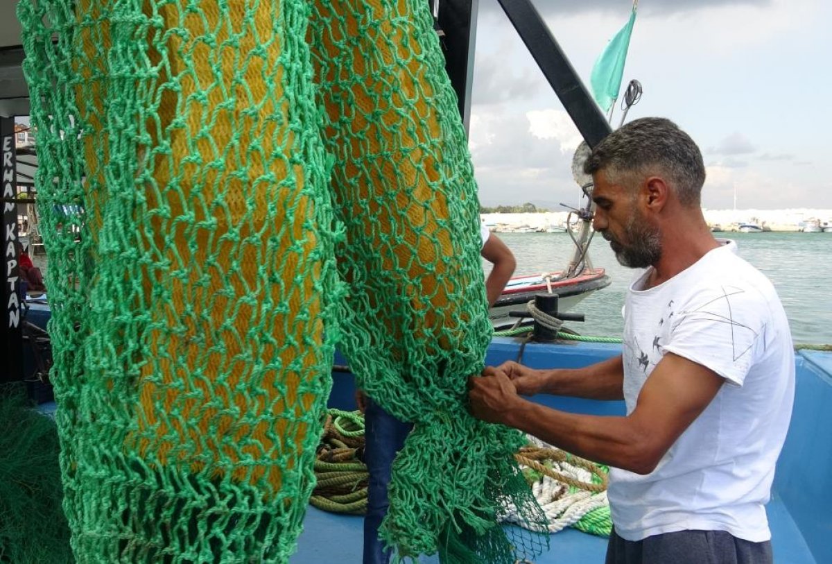 Mersin de av yasağı kalktı, balıkçılar ağlarını denize attı #7