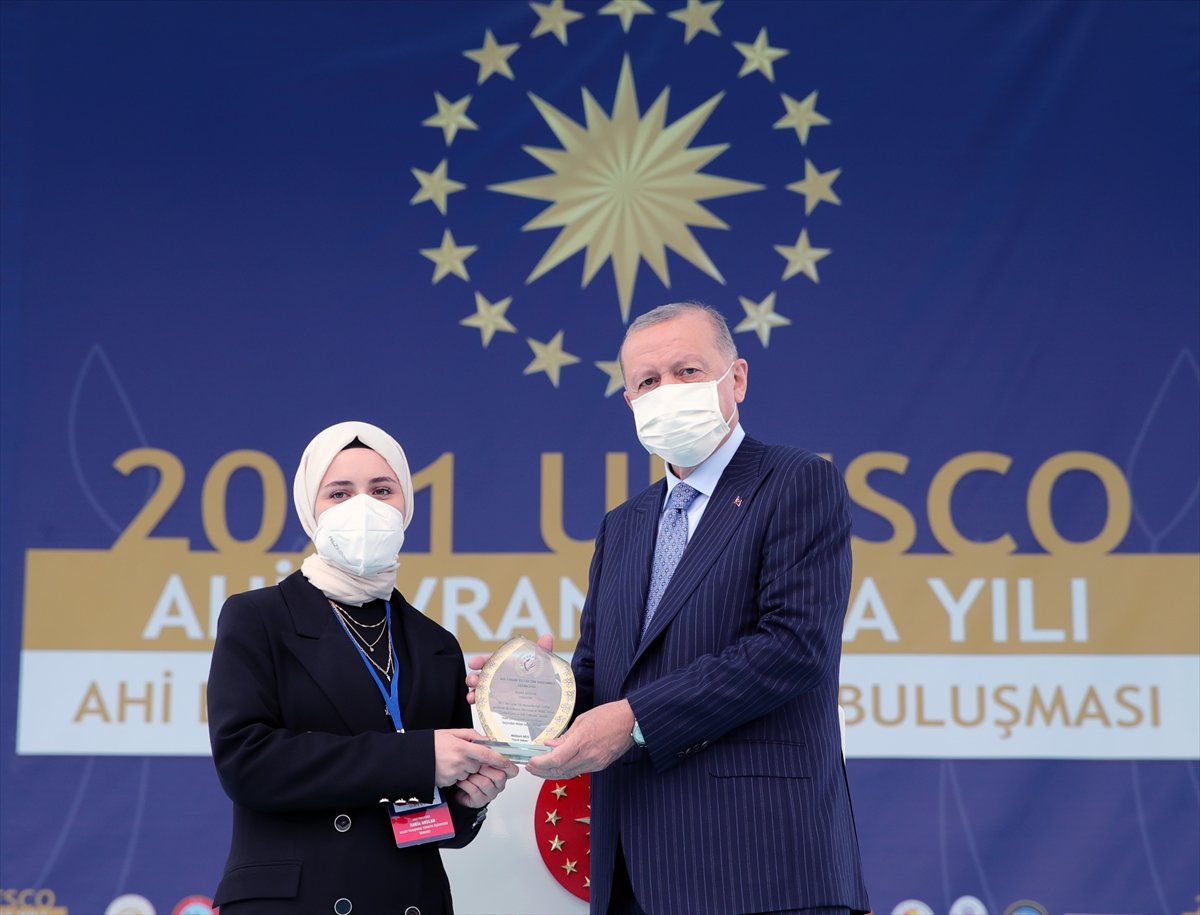 Kırşehir de Cumhurbaşkanı Erdoğan a çocuklardan yoğun ilgi #3