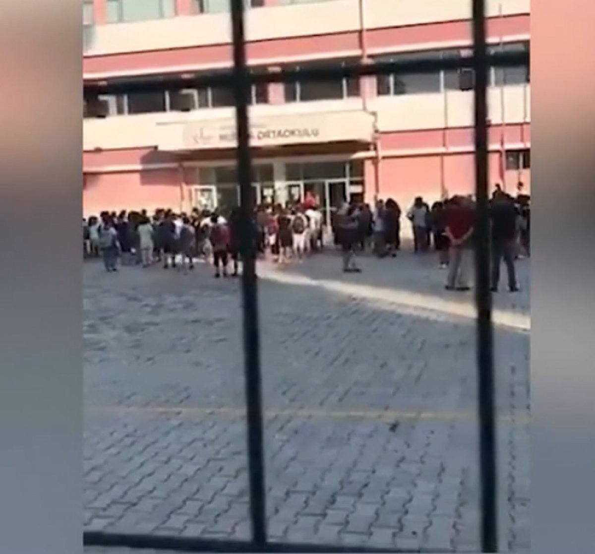 Antalya da öğrencilerini tehdit eden müdür yardımcısı açığa alındı  #2